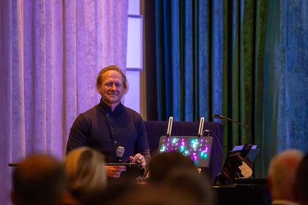 Michael Emperiom verlieh dem Stifterabend ein musikalisch-inspirierendes Highlight