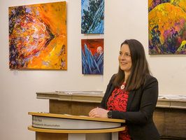 Melanie Kuna-Drechsler eröffnet ihre Ausstellung "Momentum - Innehalten in Farbe"