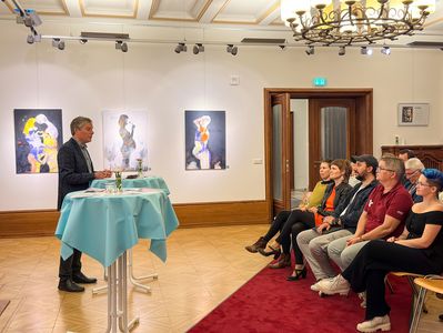 Prorektor Prof. Dr. Hardy Pundt eröffnet die Ausstellung