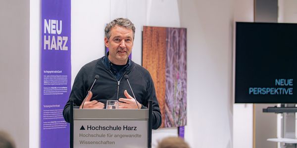 Vorstellung des Projektes durch den Berliner Fotografen und Initiator Lars Wiedemann