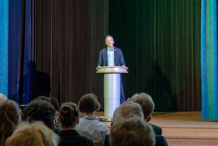 Rektor Prof. Dr. Folker Roland begrüßt zum 26. Stifterabend und zur Vernissage