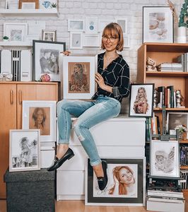 Deniese Gebhardt mit ihren Illustrationen