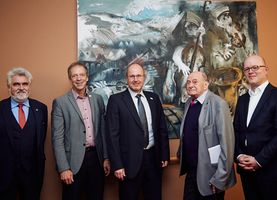 Minister Prof. Dr. Armin Willingmann, Rektor Prof. Dr. Folker Roland, Dekan Prof. Dr. Thomas Schneidewind, Maler Prof. Karl Oppermann und Prodekan Prof. Dr. Christoph Goos vor dem gestifteten Werk „Endspiel“, 28.09.2021, Halberstadt