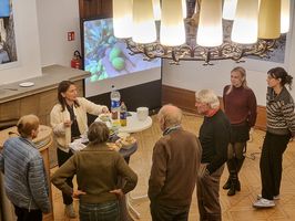 Anschließender Austausch zwischen Fotografin und Gästen