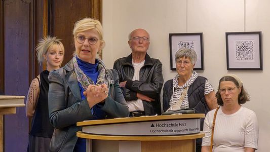Anke Duda eröffnet ihre Ausstellung „– AMUSED or not AMUSED – zwischen Beweggründen“