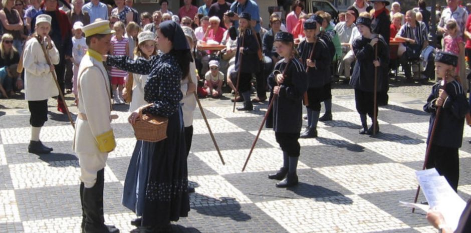 Das Bild zeigt die Festlichkeiten zum Schachfest in Ströbeck.
