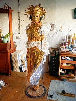 Entwicklung der Figur im Atelier der Künstlerin