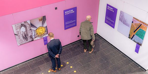 Besucher der campusübergreifenden Ausstellung in Wernigerode und Halberstadt