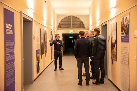 Anschließende Führung durch die umfangreiche Ausstellung im Seminargebäude des Fachbereichs Verwaltungswissenschaften der Hochschule Harz