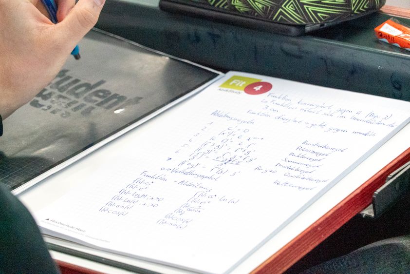 In den Osterferien steht bei „Fit 4 Abi&Study“ Mathe auf dem Stundenplan zur optimalen Vorbereitung auf Schulabschluss und Studium. Foto: Hochschule Harz