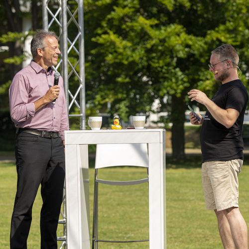 Rektor Prof. Dr. Folker Roland und Studienberater Cornelius Hupe