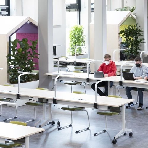 Blick in die neueröffnete Hochschulbibliothek