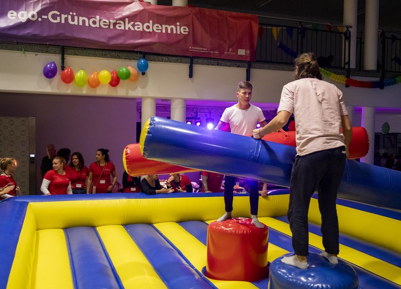 Bei den Abendveranstaltungen standen für die angehenden Jung-Unternehmer Teambuilding, Spiel, Spaß und Sport im Mittelpunkt.