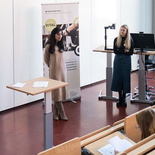 Referenten während einer Podiumsdiskussion zum Anlass der Fachtagung des Projektes Vital an der Hochschule Harz