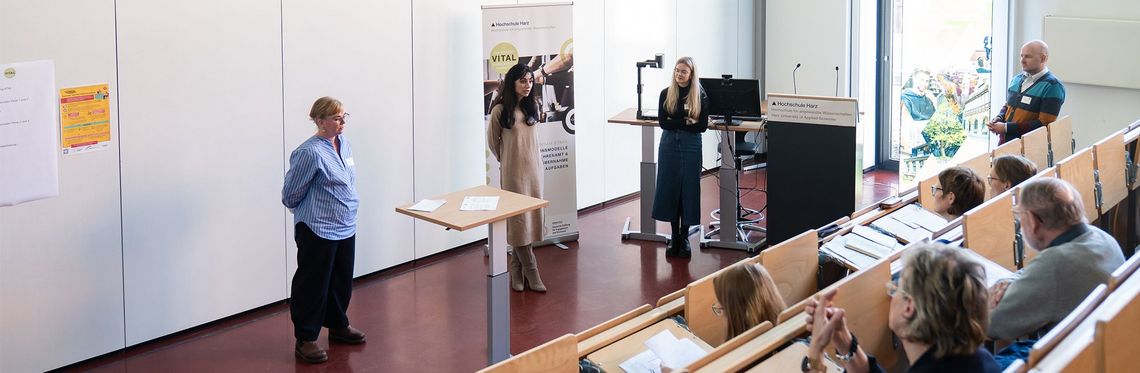 Referenten während einer Podiumsdiskussion zum Anlass der Fachtagung des Projektes Vital an der Hochschule Harz