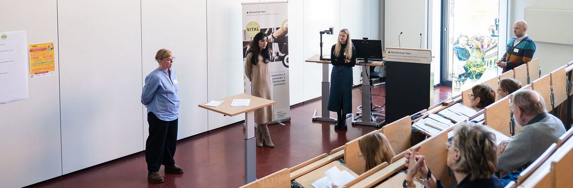 Referenten während einer Podiumsdiskussion zum Anlass der Fachtagung des Projektes Vital an der Hochschule Harz
