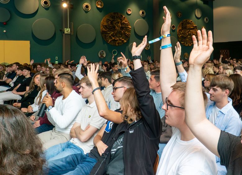 Zum Beginn des Wintersemesters 2025/26 wurden die Erstsemester-Studierenden am Wernigeröder Standort in der Mensa begrüßt. 
