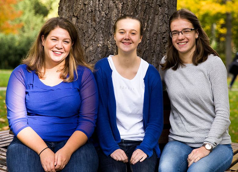 Studi-Scout Nadine Schiller mit ihren Schnupperstudentinnen Susann Priezel und Sophie Grotum 