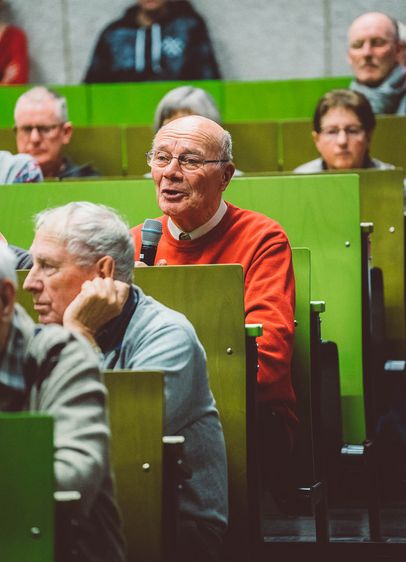 Der Diskussionsbedarf bei den zahlreichen Teilnehmerinnen und Teilnehmern der GenerationenHochschule war groß.  Fotos: Arnulf Quint