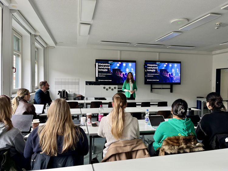 Daiva Stadkuviené aus Litauen zu Besuch an der Hochschule Harz