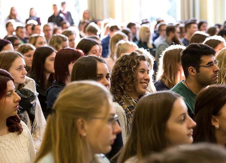 Bild: Zum Beginn des Wintersemesters 2017/18 wurden 731 Erstsemester-Studierende an den drei Fachbereichen Automatisierung und Informatik, Verwaltungswissenschaften und Wirtschaftswissenschaften begrüßt.