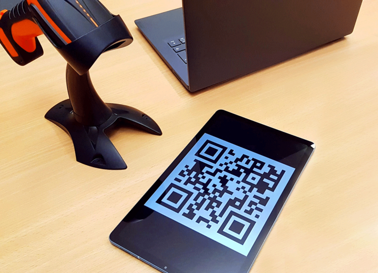 – hier mit QR-Code-Scanner und Tablet (v.l.n.r.) Fotos: Hochschule Harz 