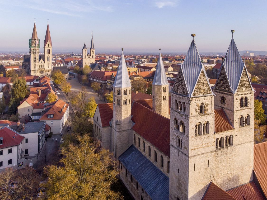 Luftaufnahme mit dem Halberstädter Dom