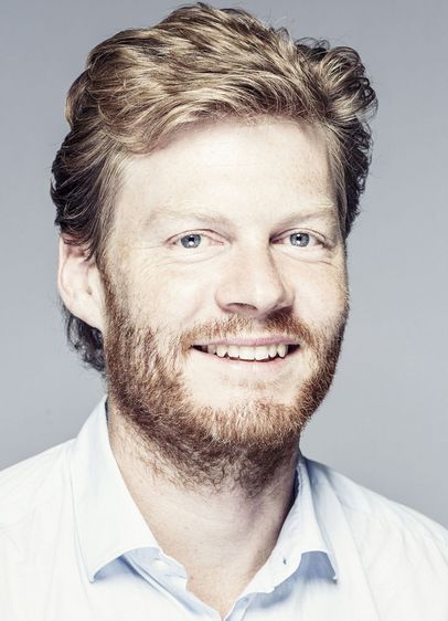 Christian Felber, international gefragter Bestseller-Autor und „tanzender Ökonom“, spricht bei der September-Vorlesung der GenerationenHochschule über „Wirtschaft neu denken - Erfolg lässt sich nicht (nur) am Geld messen“. Foto: Robert Gortana