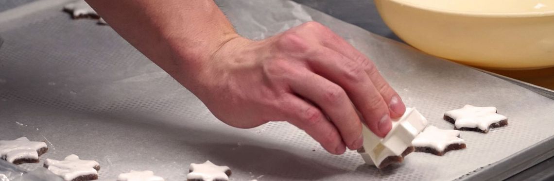 Plätzchen backen in der Wernigeröder Traditionsbäckerei Wiecker