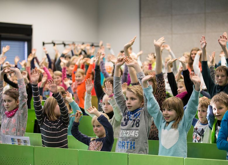 Bild: Die Junior-Studenten waren begeistert von der Dezember-Vorlesung der KinderHochschule zum Thema „Blut – das Benzin unseres Körpers“. Foto: Hochschule Harz