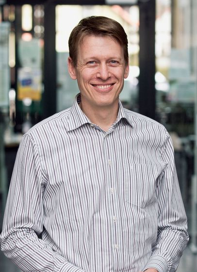 Prof. Dr. Harald Zeiss (rechts) ist Hochschullehrer für Nachhaltigkeit und internationalen Tourismus, Studiendekan und Koordinator des Studiengangs International Tourism Studies an der Hochschule Harz.