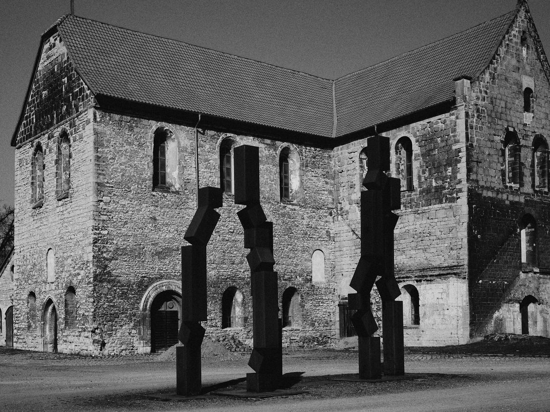 Außenansicht des St. Burchardi Zisterzienserkloster - Heimat des John-Cage-Orgelprojektes.