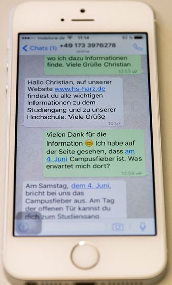 Bild 1: Neuer Service der Studienberatung der Hochschule Harz: Ab jetzt per WhatsApp zum Studium informieren.