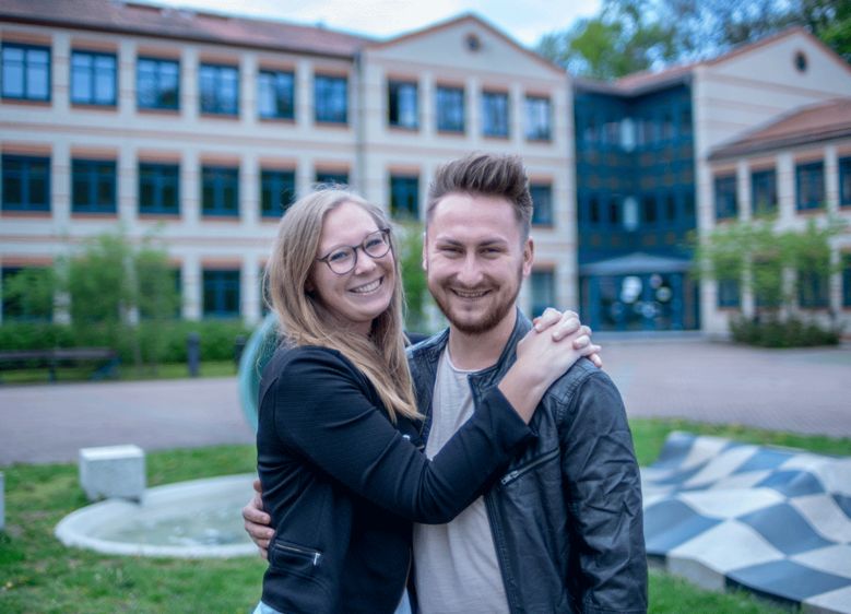 Laura Drissen und Max Weber studieren BWL/Dienstleistungsmanagement am Wernigeröder Fachbereich Wirtschaftswissenschaften. Mit ihrem studentischen Projekt wollen sie hoch hinaus: gemeinsam mit dem Studierendenrat präsentieren sie das 1. Campuslichterfest Sachsen-Anhalts. Sie tauchen ihren Campus nicht nur in magische Beleuchtung sondern haben auch ein abwechslungsreiches Abendprogramm geplant. Foto: Privat