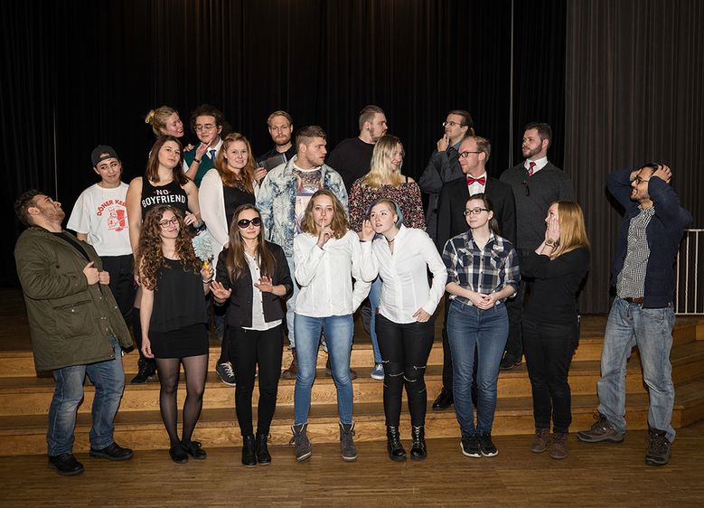 Die studentische Initiative „Kulturschock“ führt jedes Jahr im Advent ein Theaterstück in der Wernigeröder Mensa auf. In diesem Jahr wird „Romy und Julius im Bann des Geräteschuppens“ (von Tony Wachsmann) gezeigt. Die Generalprobe macht gespan