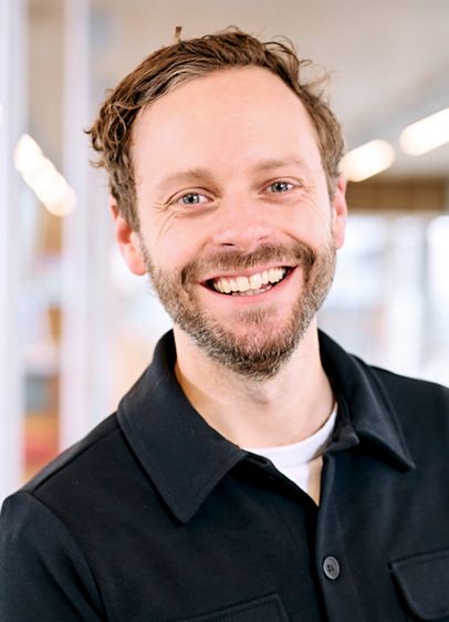 Prof. Dr. Sven Groß von der Hochschule Harz (links, Foto: Hochschule Harz) und Prof. Dr. Julian Reif von der FH Westküste (rechts, Foto: Deutsches Institut für Tourismusforschung) widmen sich der Frage, für welche Ausflugsziele sich Kreuzfahrtreisende besonders interessieren.