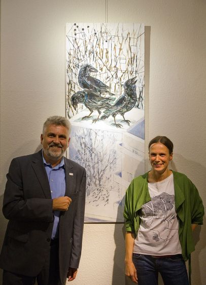Bild: Hochschul-Rektor Prof. Dr. Armin Willingmann eröffnete gemeinsam mit der Wernigeröder Künstlerin Sabine Riemenschneider ihre aktuelle Ausstellung „ZUVERLÄSSIGZUFÄLLIG“ in der Rektoratsvilla der Hochschule Harz.