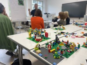 Im LEGO® SERIOUS PLAY®-Workshop gebaute Modelle. 