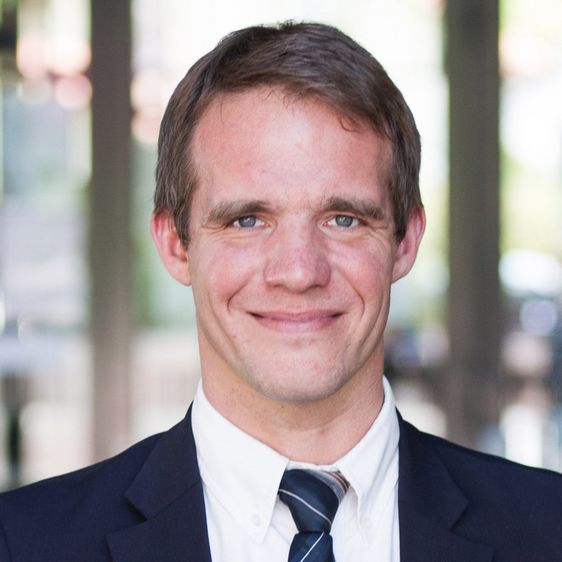 Bild: Prof. Dr. Niels Olaf Angermüller referiert in der GenerationenHochschule aktuell zum spannenden Thema „Internationale Finanzkrise - Euro-Schuldenkrise - Niedrigzinsen. Wo stehen wir 2015?“. 