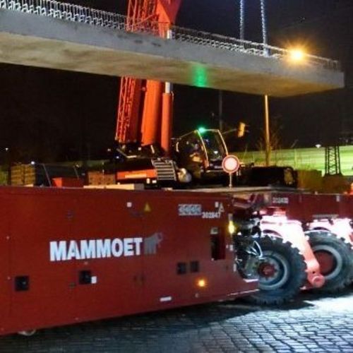Schwerlastplateau der Mammoet Deutschland GmbH im Baustelleneinsatz