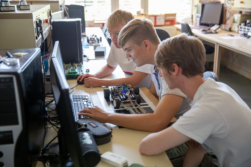 Bei der Sommerschule am Fachbereich Automatisierung und Informatik. Foto: Hochschule Harz