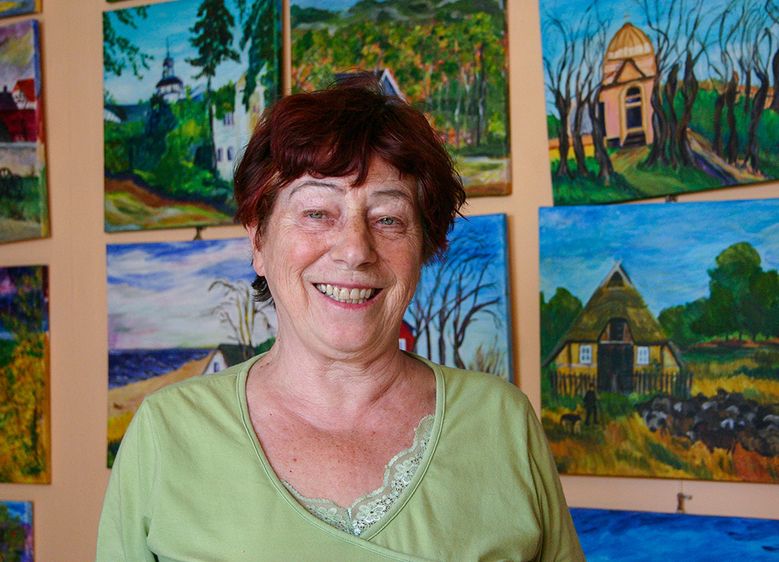 Bild: Ingrid Jung präsentiert Aquarelle und Acrylmalerei unter dem Titel „Farbenrausch“ in der Rektoratsvilla auf dem Wernigeröder Campus. 