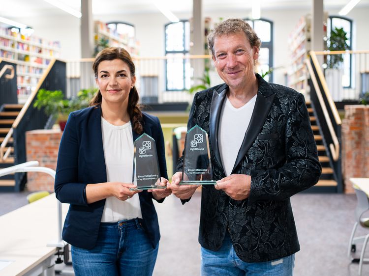 Die Preisträger des Awards in der Halberstädter Hochschulbibliothek. Foto: Tim Bruns / Hochschule Harz