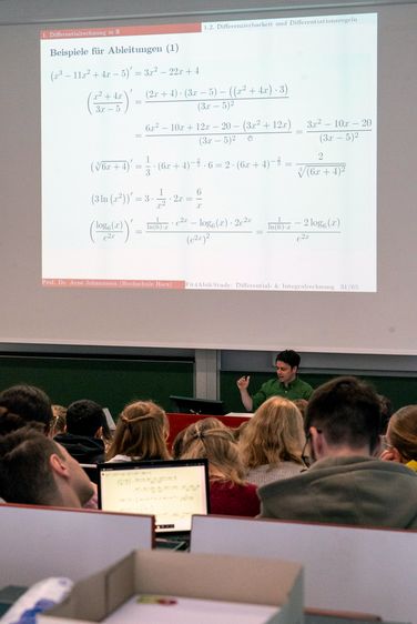 In den Osterferien steht bei „Fit 4 Abi&Study“ Mathe auf dem Stundenplan zur optimalen Vorbereitung auf Schulabschluss und Studium. Foto: Hochschule Harz