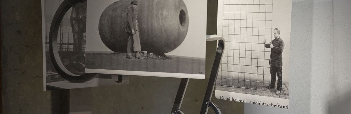 Ausstellungsansichten aus der Ausstellung "Camouflage" im Schiefen Haus Wernigerode.