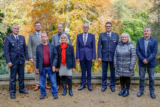 v.l.n.r.: Stephan Weiß, Rico Möbius, Prof. Dr. Folker Roland, Udo Bolsmann, Ronny Groos, Kerstin Kehler, Prof. Dr. Hardy Pundt; 1. Reihe: Prof. Dr. Simon Adler, Prof. Dr. Andrea Heilmann