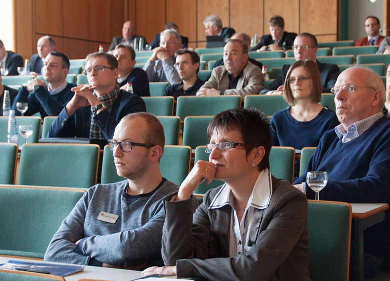 Bild: Zahlreiche Teilnehmerinnen und Teilnehmer nutzten anlässlich der sechsten Breitband-Konferenz an der Hochschule Harz die Gelegenheit zum Fachaustausch.