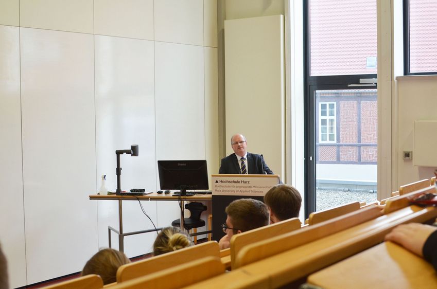 Vorlesung Verfassungsrecht mit Prof. Dr. Hillgruber