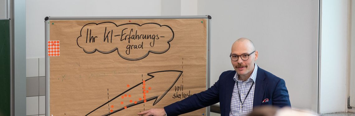 Prof. Dr. Schaller beim KI-Summit