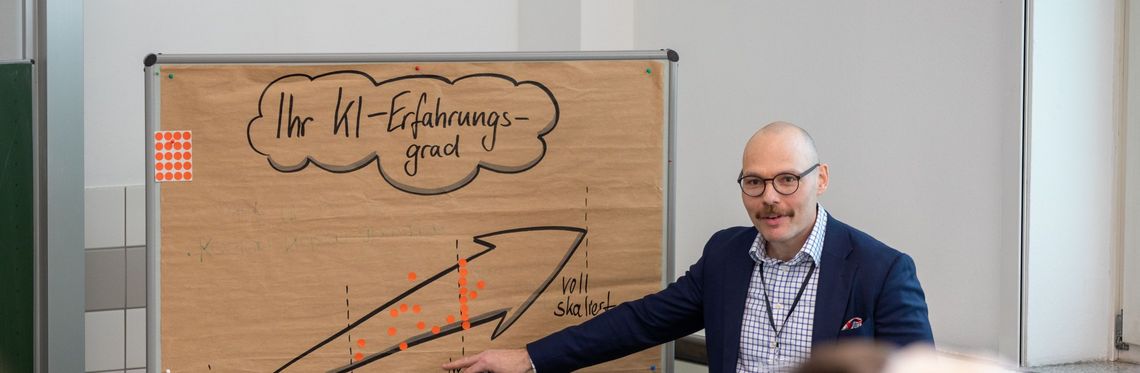 Prof. Dr. Schaller beim KI-Summit
